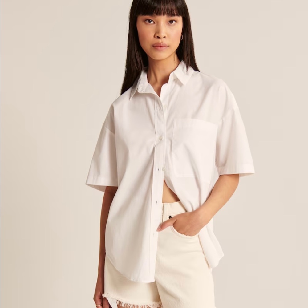 White Oversized Short-Sleeve Poplin Button-Up Shirt size Medium